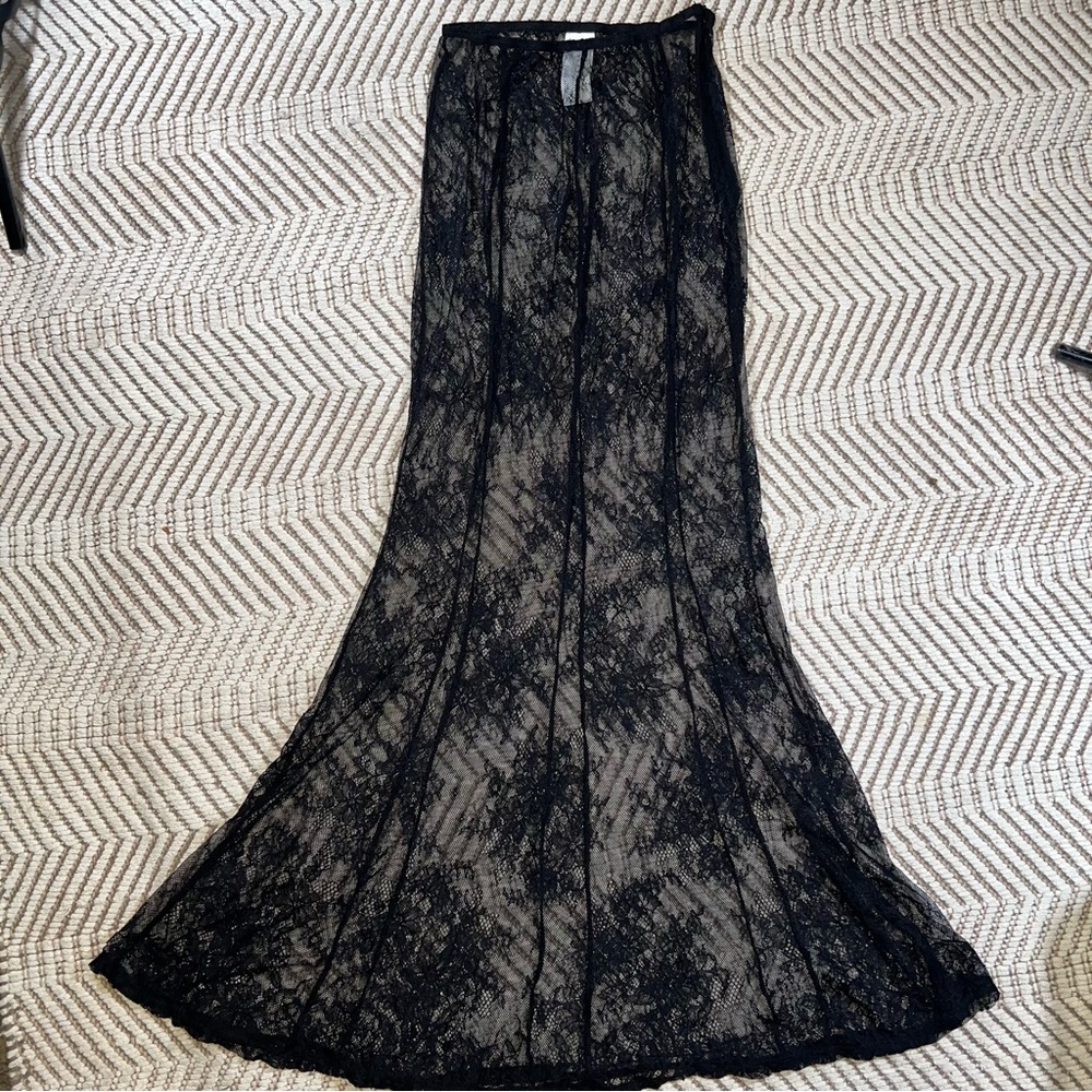 MISSGUIDED Lace Long Skirt Zipper side Size Medium